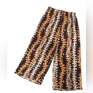 Jeans Warehouse Puakenikeni Capri Pants